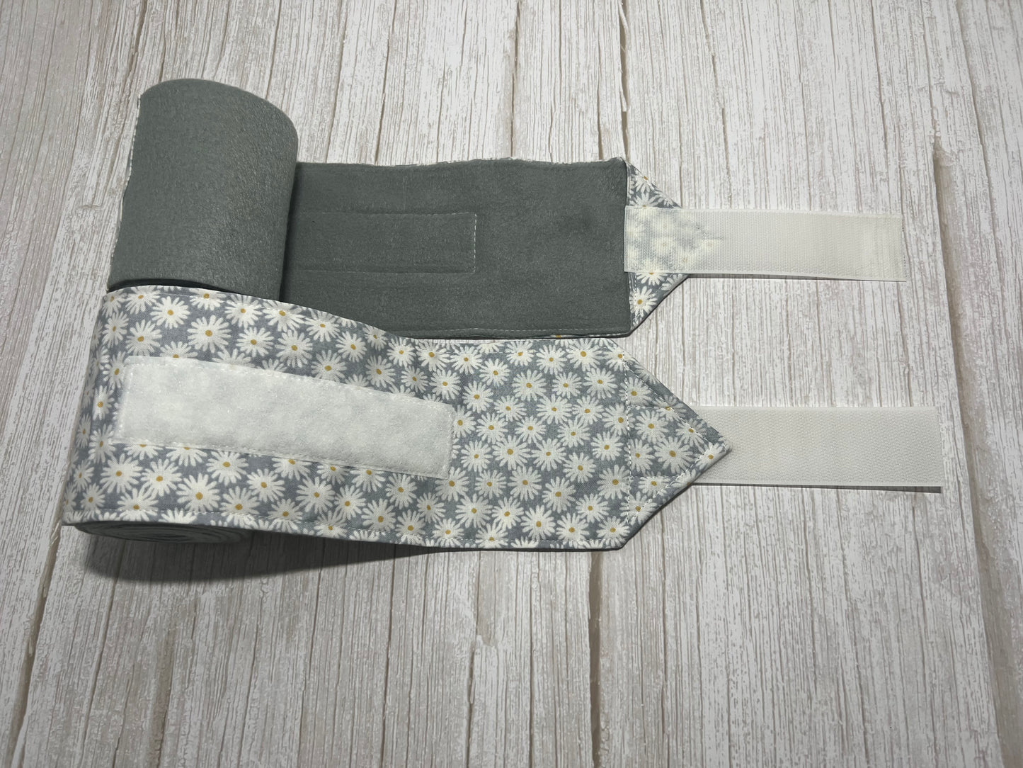 Set of 2 Horse Polo Wraps - Grey with Daisies