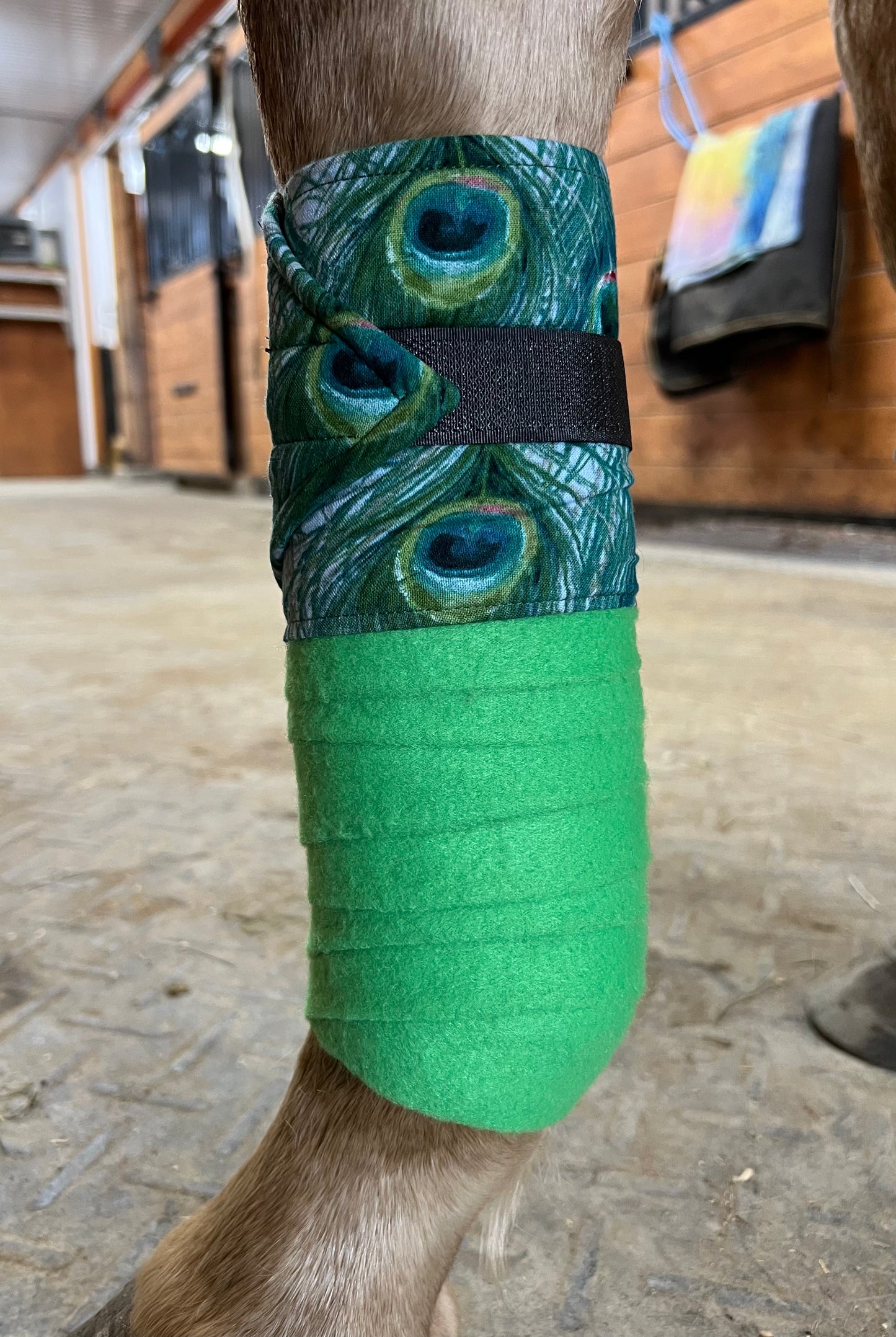 Set of 2 Horse Polo Wraps - Kelly Green with Peacock