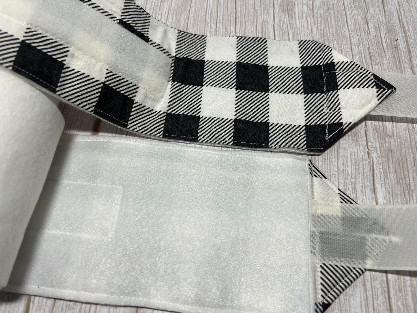Set of 2 Horse Polo Wraps - White with Plaid