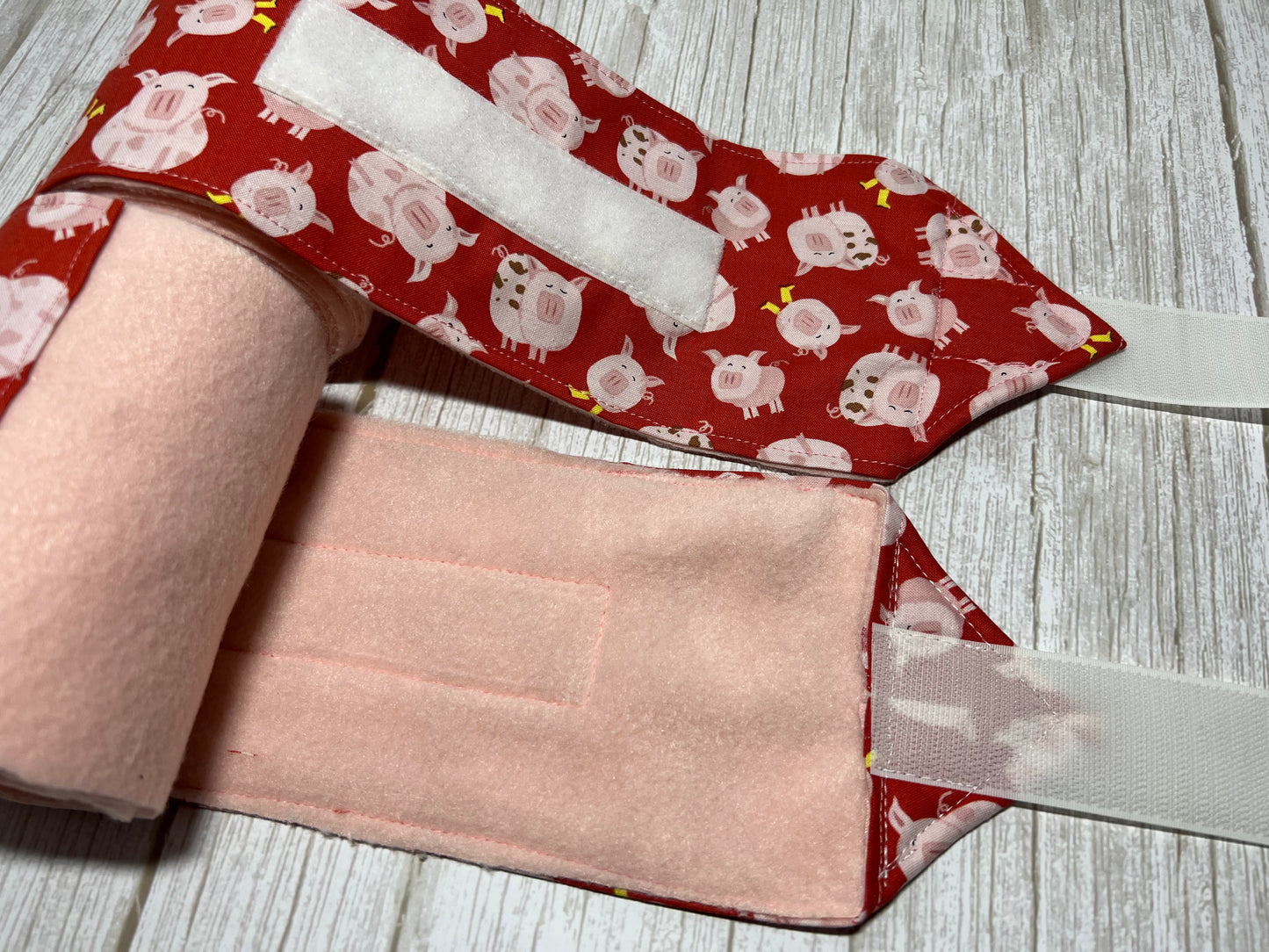 Set of 2 Horse Polo Wraps - Light Pink with Pigs