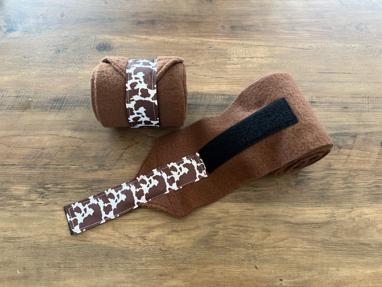 Lot de 2 polos pour cheval - Brun avec ruban imprimé vache