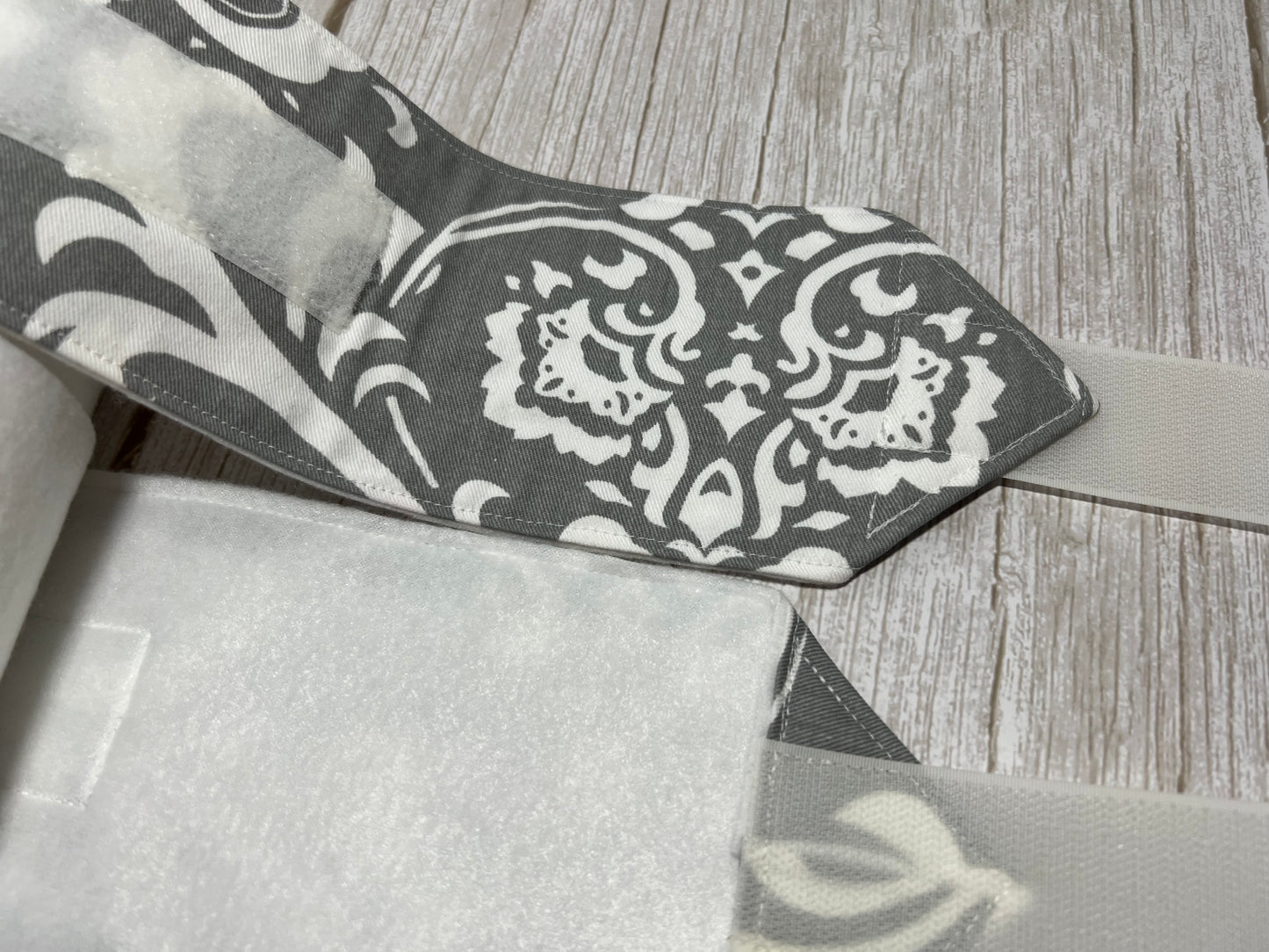 Set of 2 Horse Polo Wraps - White with Grey Design