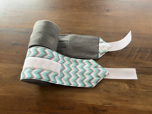 Lot de 2 polos pour chevaux - Gris avec motif à chevrons