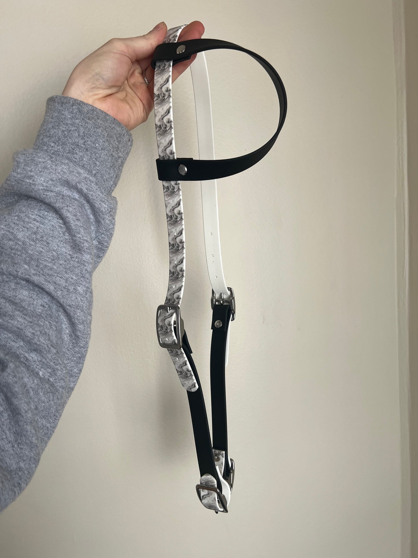 One-Ear Printed Biothane Headstall – MaRivale Standard - IN STOCK