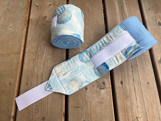 Lot de 2 polos pour chevaux - Bleu clair avec décorations de Noël