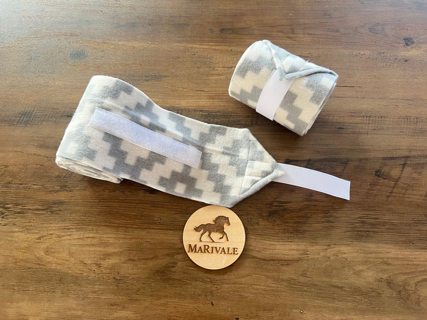 Set of 2 Horse Polo Wraps - Grey and White Aztec