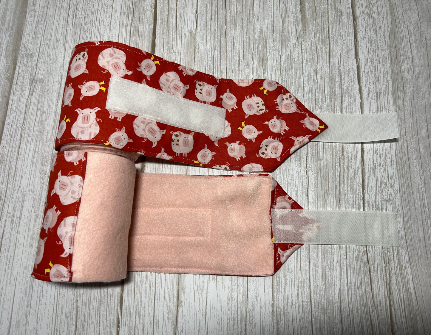 Set of 2 Horse Polo Wraps - Light Pink with Pigs