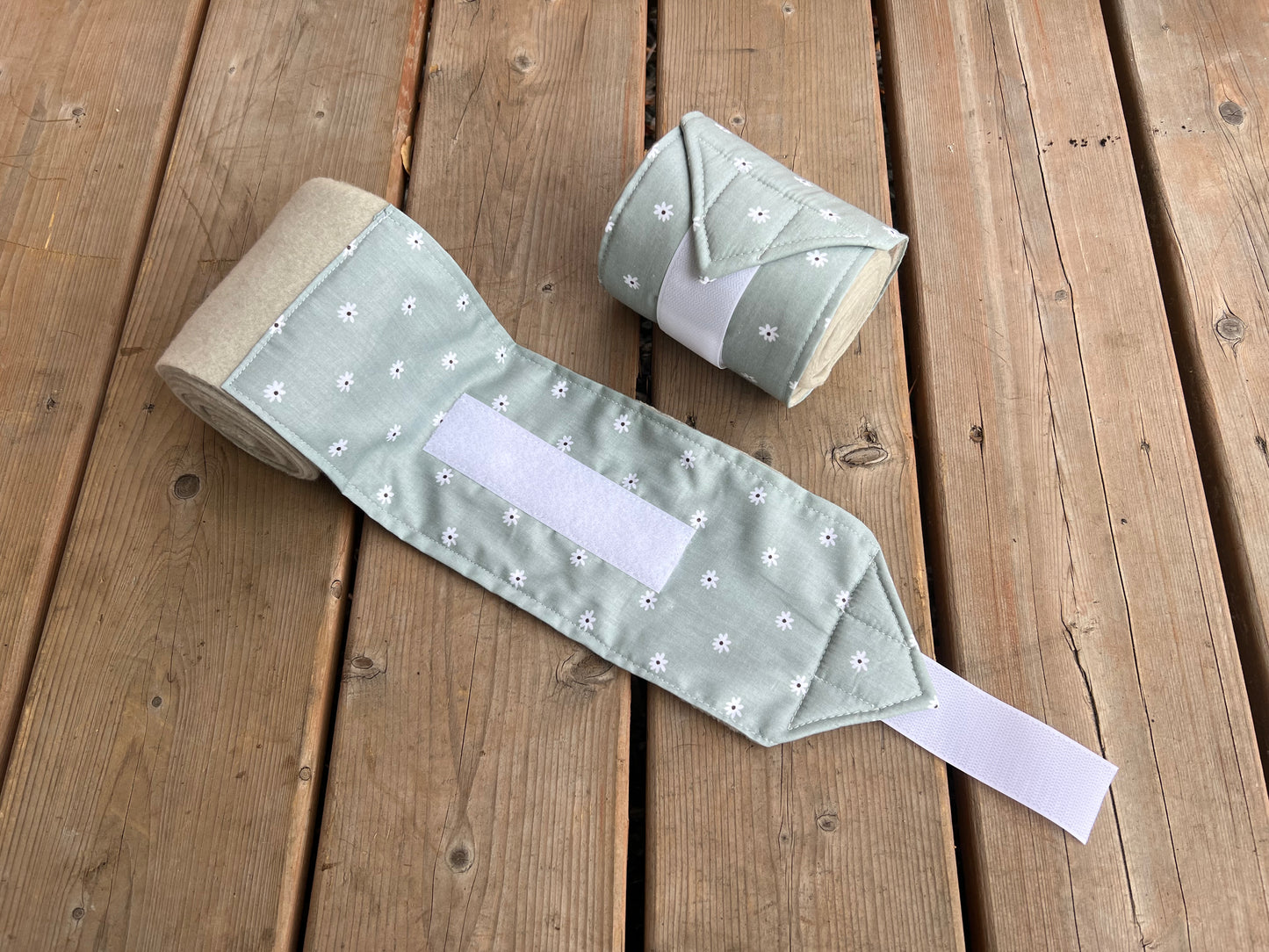 Ensemble de 2 polos pour chevaux  - Vert sauge avec fleurs